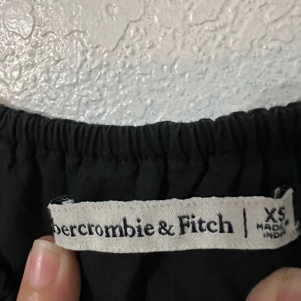 Abercrombie & Fitch Off-Shoulder Black Blouse